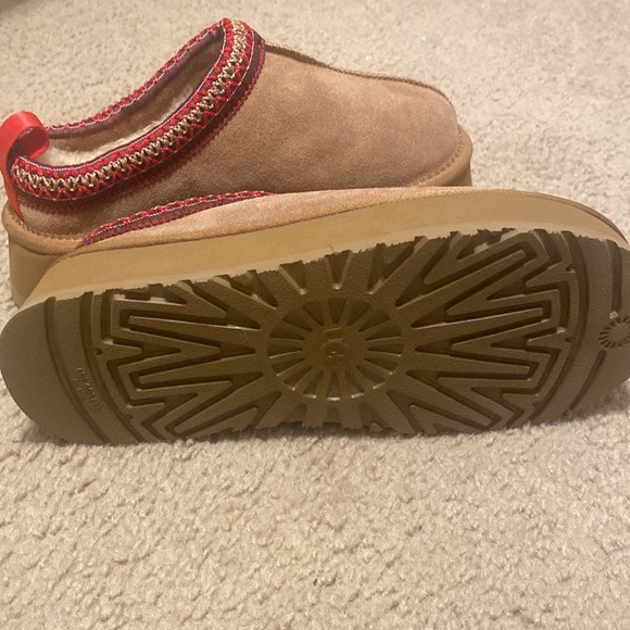 COPY - Slippers - Picture 2 of 3